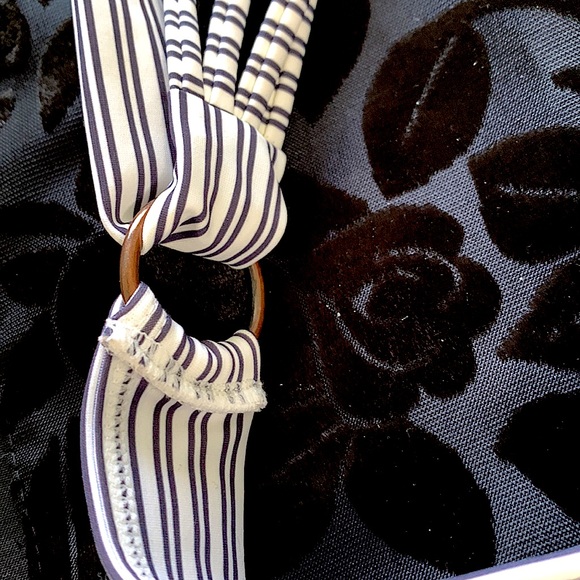 4/$25 NWT--Women's Red Carter Blue and White Floral Lola Top S - Picture 3 of 9